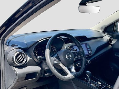 Used 2023 Nissan Kicks SV w/ Interior Electronics Package FWD image 9