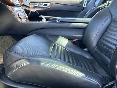 Used 2013 Mercedes-Benz SL 550 image 19