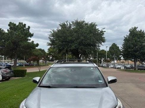 Used 2019 Toyota Highlander XLE FWD image 1