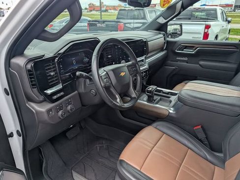Used 2023 Chevrolet Silverado 1500 High Country w/ High Country Premium Package AWD/4WD image 13