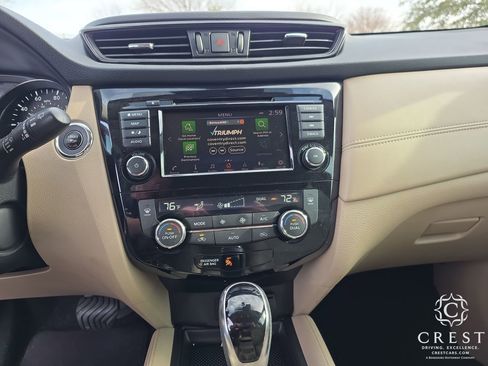 Used 2018 Nissan Rogue SL w/ Premium Package image 17