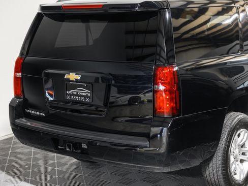 Used 2019 Chevrolet Suburban LT image 7
