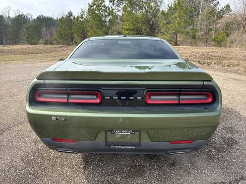 Used 2018 Dodge Challenger SXT image 8