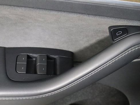 Used 2023 Tesla Model Y Performance image 18