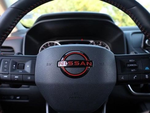 Certified 2025 Nissan Rogue SV AWD/4WD image 9