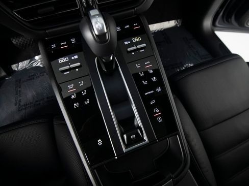 Certified 2026 Porsche Macan AWD/4WD image 29