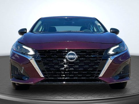 Used 2025 Nissan Altima 2.5 SV FWD image 3