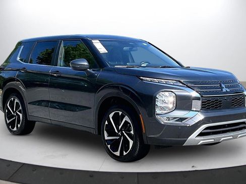 Used 2024 Mitsubishi Outlander SE FWD image 2