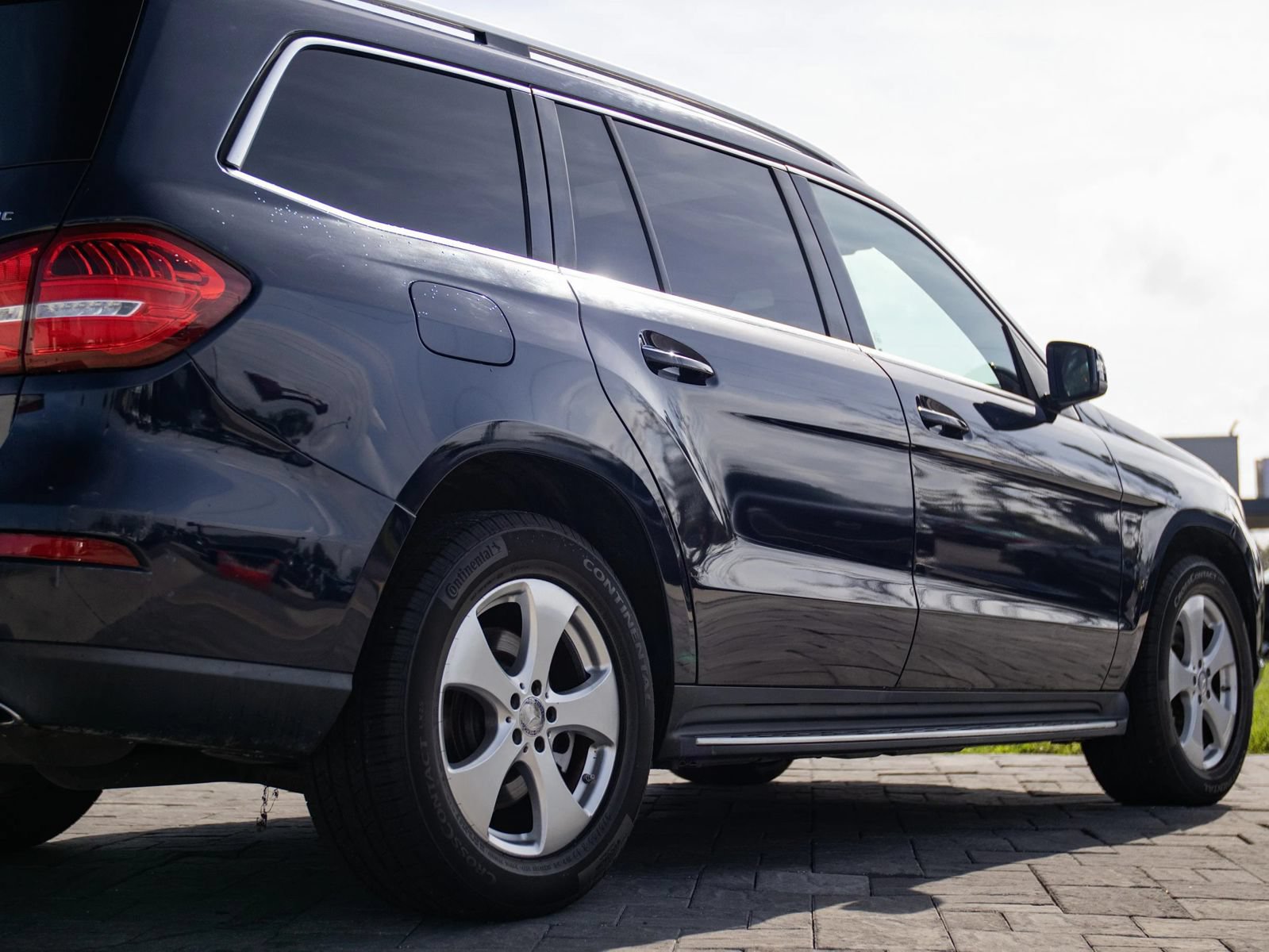 Used 2017 Mercedes-Benz GLS 450 4MATIC w/ Premium Package image 16
