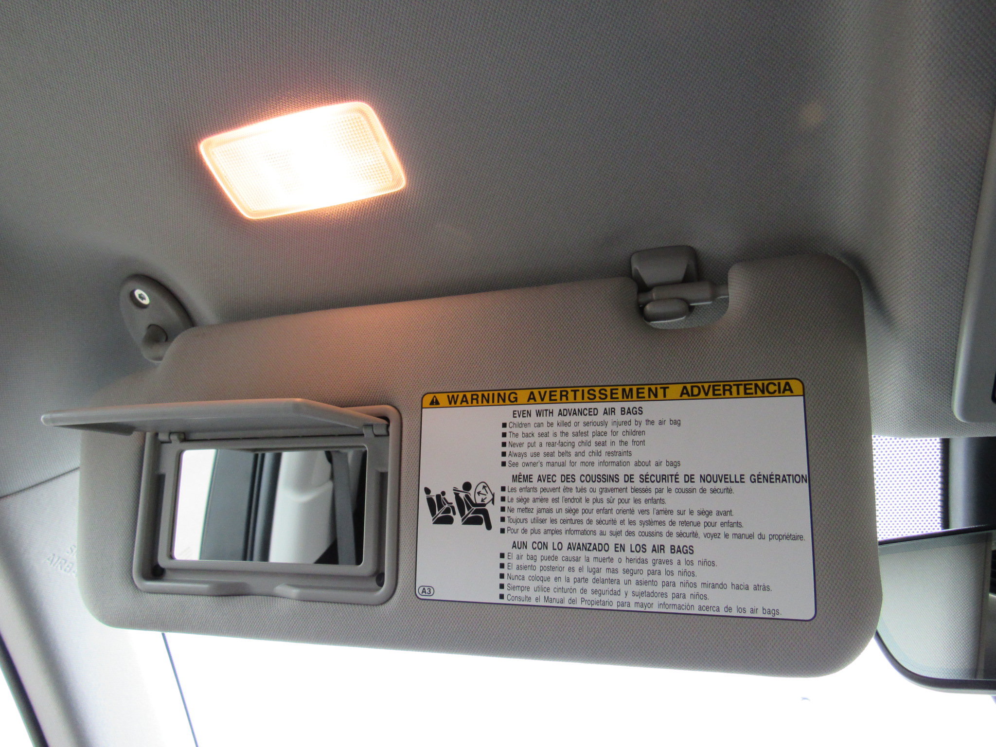 Used 2023 Toyota Highlander XLE AWD/4WD image 29