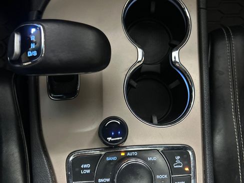 Used 2015 Jeep Grand Cherokee Overland image 14