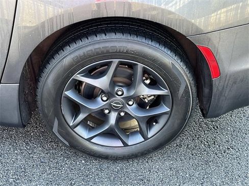 Certified 2019 Chrysler Pacifica Touring-L Plus w/ Advanced Safetytec Group image 11