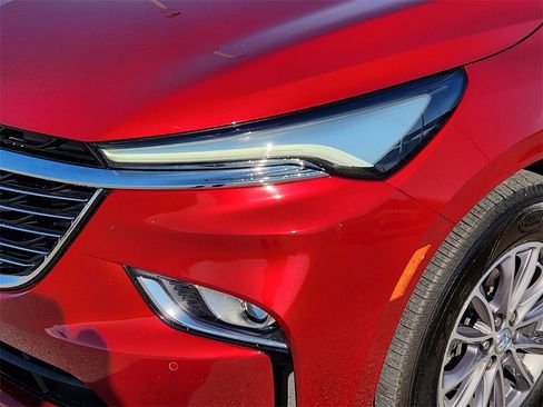 Used 2024 Buick Enclave Premium image 9