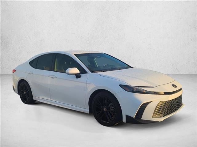 Used 2025 Toyota Camry SE w/ Convenience Package FWD image 4