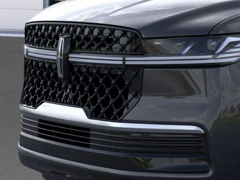 New 2026 Lincoln Navigator Reserve AWD/4WD image 17