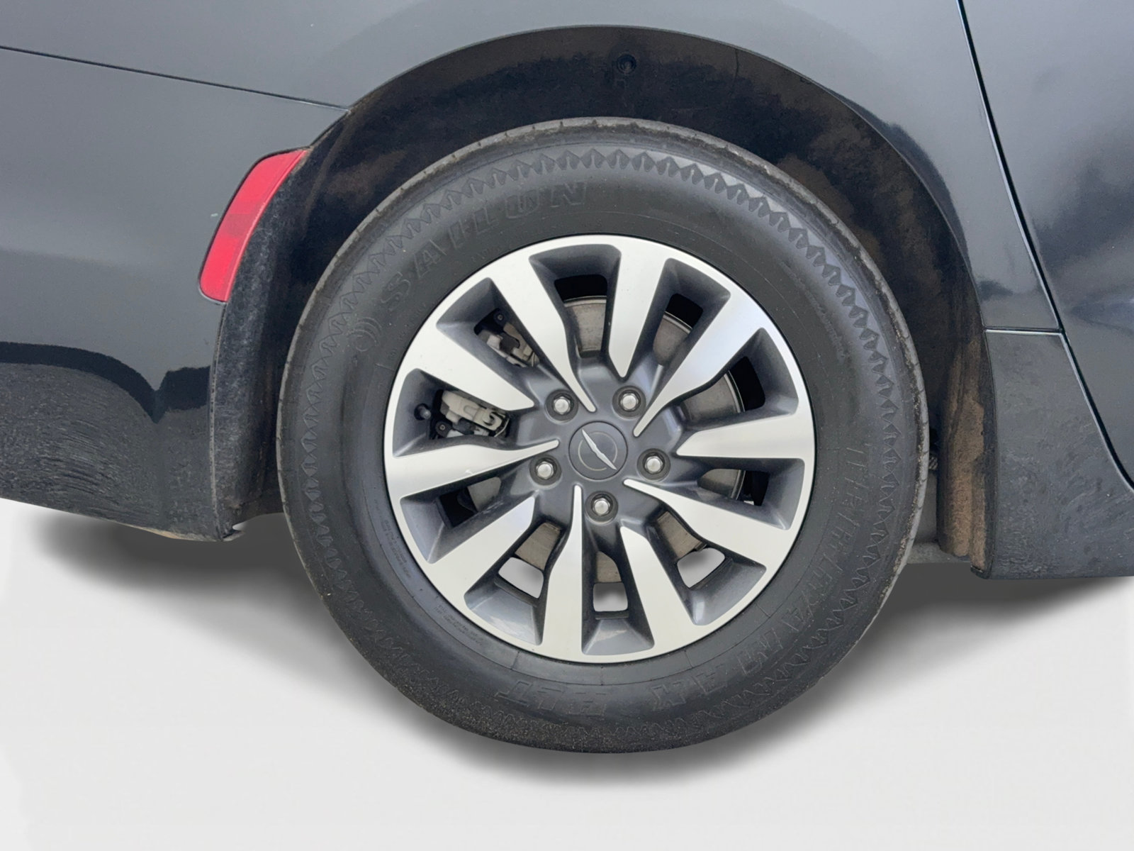 Used 2023 Chrysler Pacifica Touring-L FWD image 51