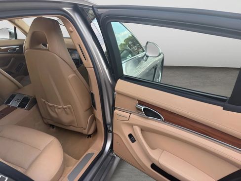 Used 2012 Porsche Panamera 4 image 17