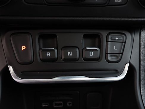 Used 2020 GMC Terrain Denali w/ Denali Premium Package AWD/4WD image 16