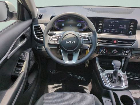 Used 2025 Kia Seltos LX AWD/4WD image 12