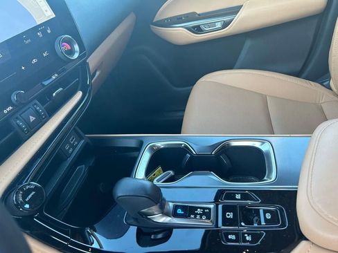 Used 2024 Lexus NX 350h 350h Premium 4D Sport Utility image 15