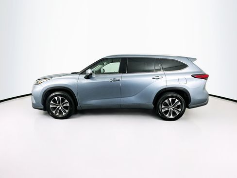 Used 2020 Toyota Highlander XLE FWD image 4
