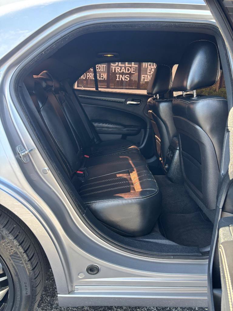 Used 2013 Chrysler 300 S RWD image 31