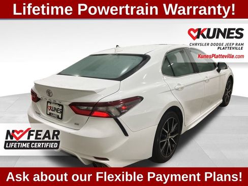 Used 2024 Toyota Camry SE image 9