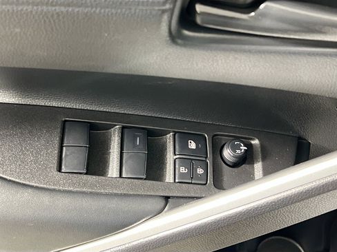Used 2025 Toyota Corolla Cross LE FWD image 15
