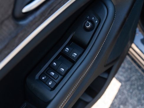 New 2025 Jeep Grand Cherokee L Limited w/ Trailer Tow Package image 18