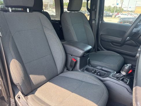 Used 2025 Jeep Wrangler Unlimited Sahara AWD/4WD image 6