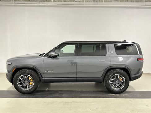 Used 2022 Rivian R1S Launch Edition AWD/4WD image 2
