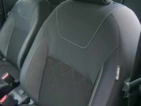 Used 2019 Nissan Kicks S FWD image 11