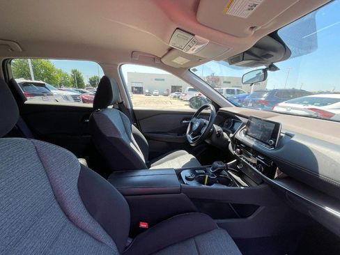 Used 2021 Nissan Rogue SV AWD/4WD image 3