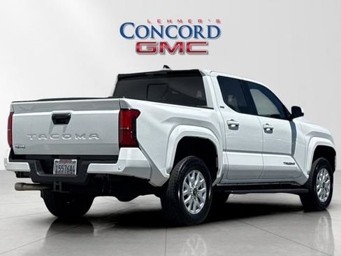 Used 2024 Toyota Tacoma SR5 w/ SR5 Upgrade Package AWD/4WD image 4