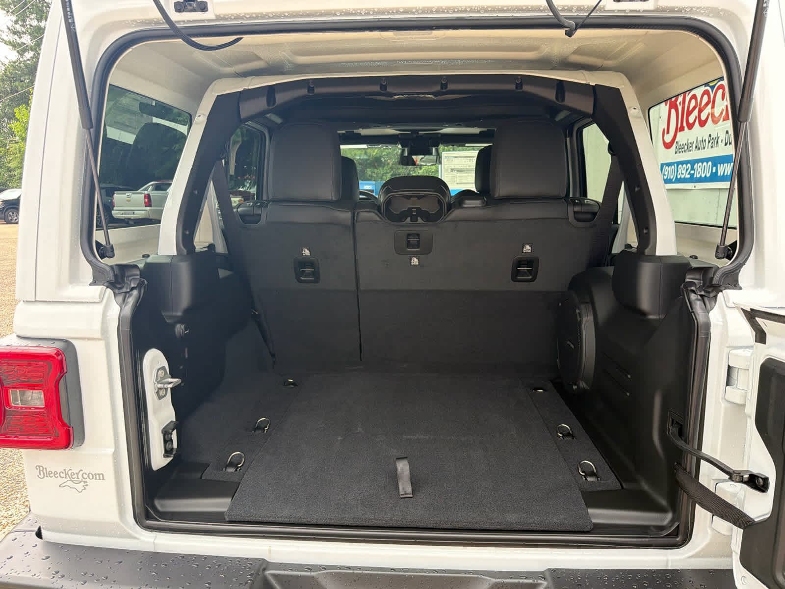 New 2026 Jeep Wrangler Unlimited Sahara AWD/4WD image 17