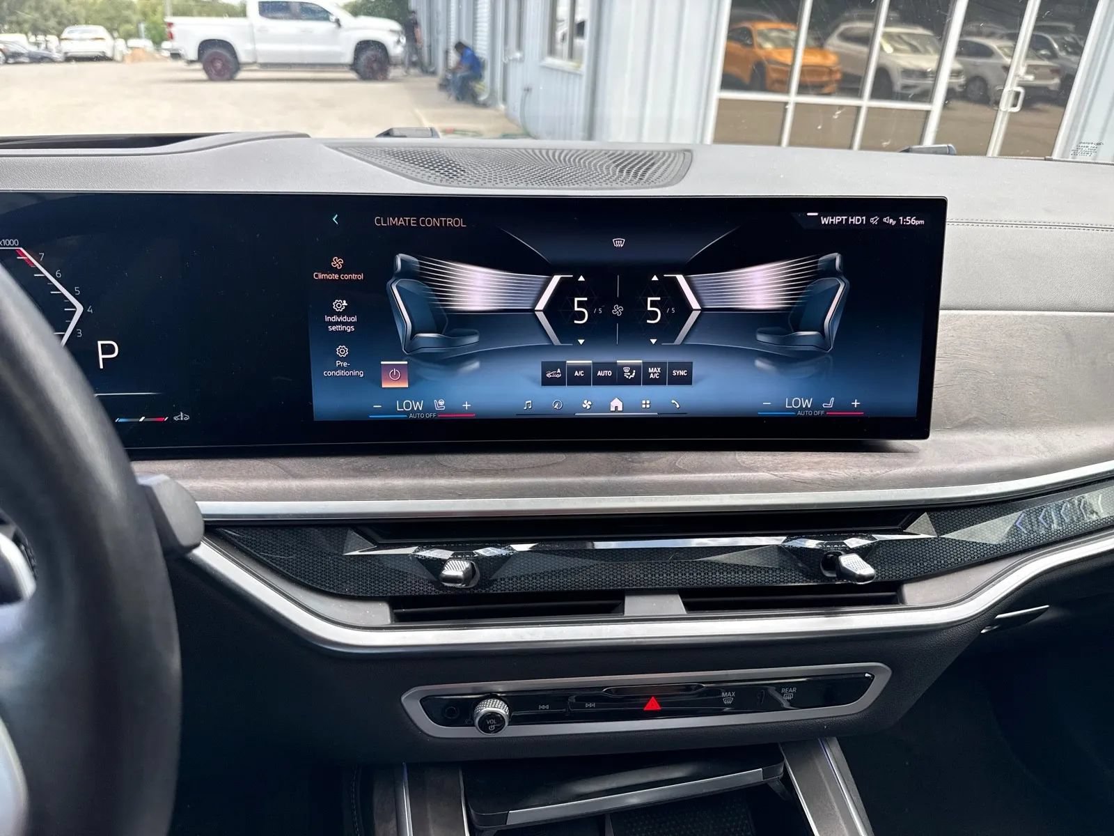 Used 2025 BMW X7 xDrive40i AWD/4WD image 27