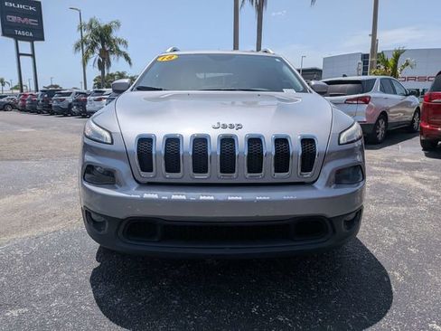 Used 2018 Jeep Cherokee Latitude FWD image 9