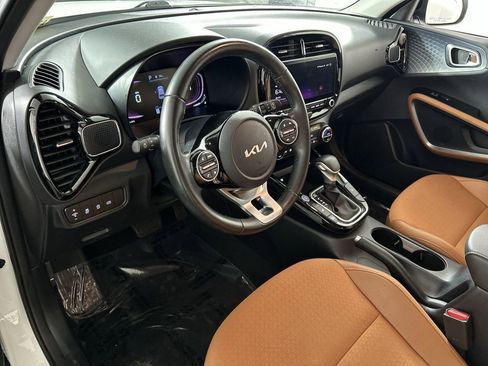 Used 2025 Kia Soul EX image 11