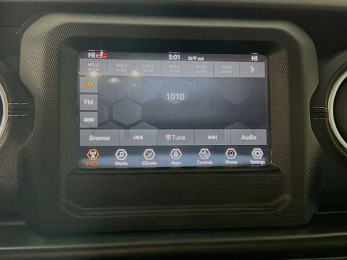 Used 2019 Jeep Wrangler Unlimited Sahara w/ Cold Weather Group image 15