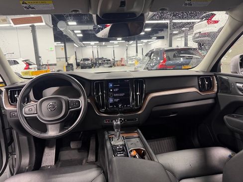 Used 2021 Volvo XC60 T5 Momentum w/ Advanced Package AWD/4WD image 11