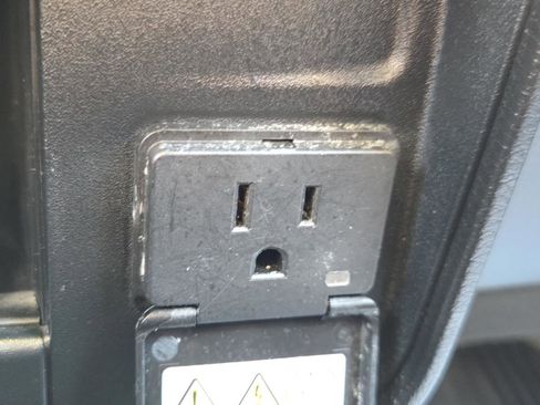 Used 2024 RAM 3500 Tradesman w/ Chrome Appearance Group image 32