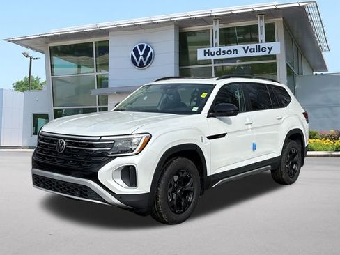 New 2026 Volkswagen Atlas Peak Edition image 1