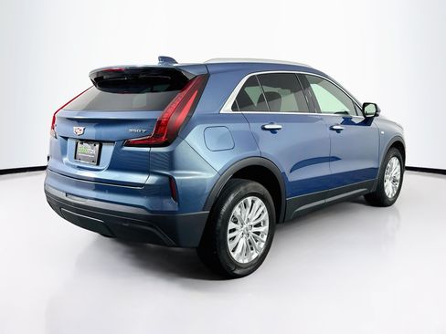 Used 2024 Cadillac XT4 Luxury w/ Cold Weather Package FWD image 9
