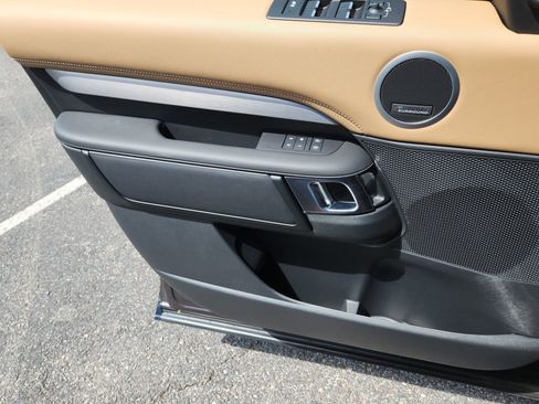 New 2026 Land Rover Discovery Limited Edition AWD/4WD image 10
