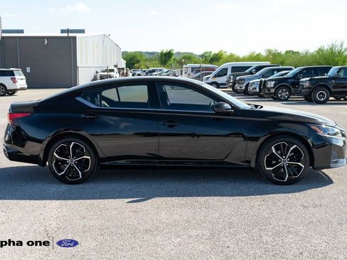 Used 2024 Nissan Altima 2.5 SR w/ SR Premium Package image 4