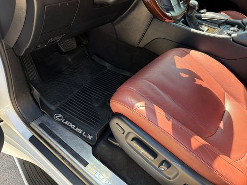 Used 2019 Lexus LX 570 4WD w/ Luxury Package image 24