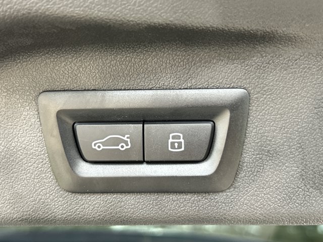 Certified 2025 BMW X7 M60i AWD/4WD image 24