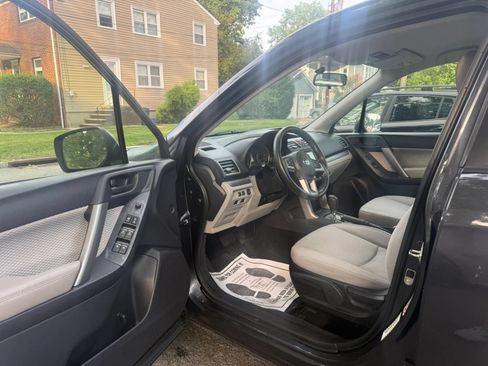 Used 2017 Subaru Forester 2.5i w/ Alloy Wheel Package AWD/4WD image 7