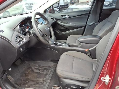 Used 2018 Chevrolet Cruze LT w/ Convenience Package FWD image 10