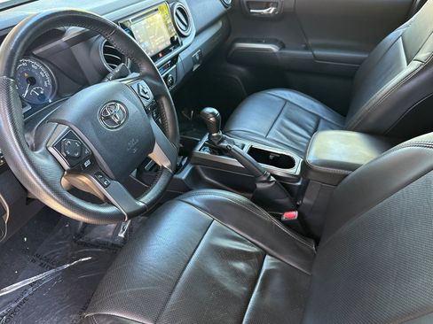Used 2016 Toyota Tacoma TRD Sport AWD/4WD image 4